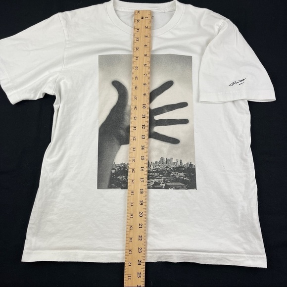 UT Tshirt Mens Medium White Hand Graphic Short Sleeve - Picture 5 of 7